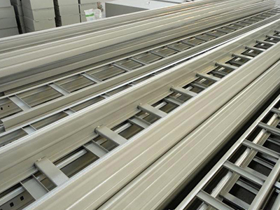 1513408877521205.jpg 梯級式電纜橋架